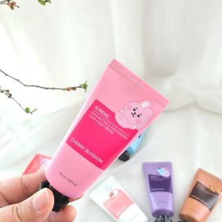 쿤달 BT21 시어버터 앤 마카다미아 퓨어 핸드크림 50ml 7구 기프트 세트 — 5점을 준 리뷰어가 2021년 3월 올린 사용 사진