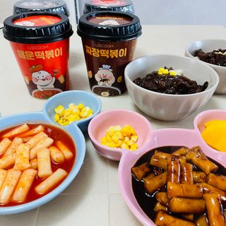 유비쿡 컵떡볶이 매운컵떡볶이2개/ 짜장컵떡볶이 2개  총 4개세트 — 5점을 준 리뷰어가 2021년 2월 올린 사용 사진