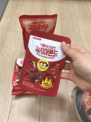 [서울시스터즈] CU 김치 4총사 세트-김치볶음밥, 김치큐브닭, 김치바삭김, 김치아몬드 — 5점을 준 리뷰어가 2021년 9월 올린 사용 사진
