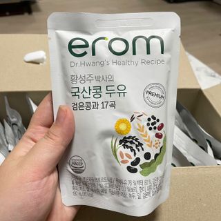 이롬 황성주 박사의 국산콩 두유 검은콩과 17곡 프리미엄 — 5점을 준 리뷰어가 2021년 5월 올린 사용 사진