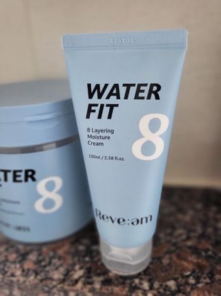 나우_ [리브엠]피부 속부터 겹겹이, 촘촘하게! 워터핏8중 수분착붙 크림 — 5점을 준 리뷰어가 2025년 1월 올린 사용 사진