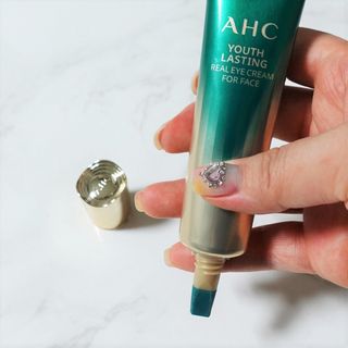 [NEW 탄력유턴 아이크림] AHC 유스 래스팅 리얼 아이크림 포 페이스 — 5점을 준 리뷰어가 2021년 4월 올린 사용 사진