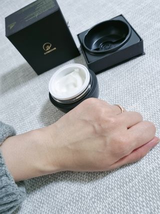 오투에니원 갈락토미세스 비타민 C 프리미엄 블랙스완 크림 50g — 5점을 준 리뷰어가 2023년 1월 올린 사용 사진