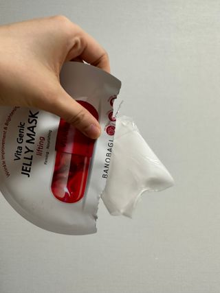 바노바기 코스메틱 바노바기 비타제닉 젤리마스크 리프팅 (10매입) — 5점을 준 리뷰어가 2023년 4월 올린 사용 사진