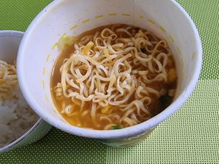NISSIN 닛신 컵누들  4종 - 씨푸드오리지날, 씨푸드 스파이시, 씨푸드 커리, 씨푸드 XO소스 — 2점을 준 리뷰어가 2021년 11월 올린 사용 사진