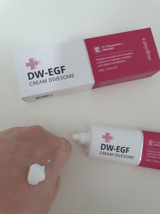 이지듀 DW-EGF 크림 다이브좀_콜라겐이 쏙쏙, 탄력피부로 다이빙 — 5점을 준 리뷰어가 2021년 3월 올린 사용 사진