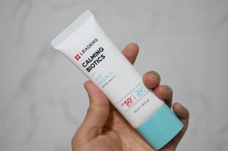 리더스코스메틱 리더스 카밍 바이오틱스 선 에센스 SPF 50+ PA++++ — 5점을 준 리뷰어가 2022년 5월 올린 사용 사진