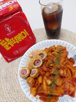 한성기업 무볼레 닭떡볶이+해물떡볶이 2종 세트 — 4.5점을 준 리뷰어가 2021년 10월 올린 사용 사진