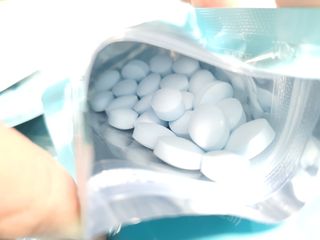 입 냄새 완화에 도움을 주는 에티켓 캔디 앳캔디 스트롱민트 — 5점을 준 리뷰어가 2021년 1월 올린 사용 사진