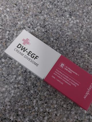이지듀 DW-EGF 크림 다이브좀_콜라겐이 쏙쏙, 탄력피부로 다이빙 — 5점을 준 리뷰어가 2021년 2월 올린 사용 사진
