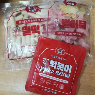 빨간키트 떡볶이 밀키트 2~3인분 매운맛 국물 떡볶이 만들기 쉬운 황금 레시피 분말 소스로 간편한 요리 — 4.5점을 준 리뷰어가 2021년 10월 올린 사용 사진