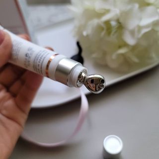 산수시 일루미네이팅 펄 영양 다크서클 스틱 아이 크림 케어 15ml — 5점을 준 리뷰어가 2021년 6월 올린 사용 사진