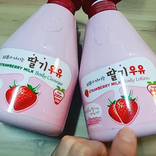 [과일나라] 피부가 마시는 딸기우유 바디클렌저&바디로션 — 5점을 준 리뷰어가 2022년 10월 올린 사용 사진