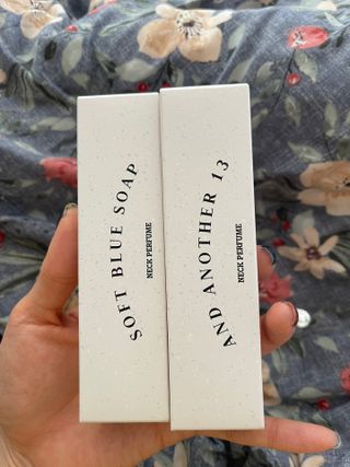 멈칫(MUMCHIT) 넥퍼퓸 NECKPERFUME 2가지 향 — 4.5점을 준 리뷰어가 2021년 11월 올린 사용 사진