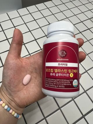 웨일섬 프리미엄 로즈힙 엘라스틴 링곤베리 퓨레 글루타치온 정 — 4점을 준 리뷰어가 2023년 7월 올린 사용 사진