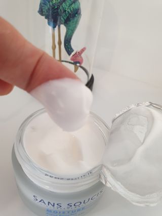 산수시 아쿠아 베네핏 24h 수부지 물광 속건조 수분크림 50ml — 5점을 준 리뷰어가 2021년 6월 올린 사용 사진