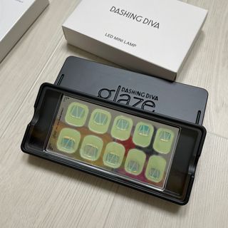 데싱디바 글레이즈 젤네일 별빛유리네일 6종_랜덤발송 — 4점을 준 리뷰어가 2021년 8월 올린 사용 사진