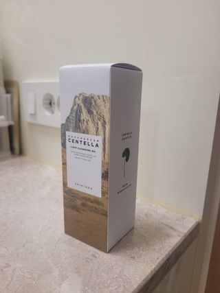 스킨1004 [SKIN1004] 마다가스카르 센텔라 라이트 클렌징 오일 200ml — 5점을 준 리뷰어가 2024년 7월 올린 사용 사진