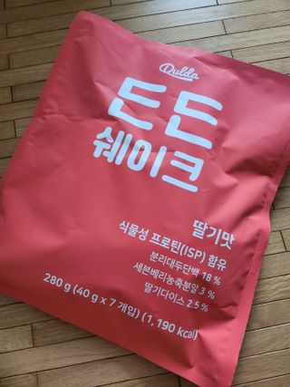 [덜다] 든든 식물성 단백질 쉐이크 40g X 7입 (곡물/딸기) — 5점을 준 리뷰어가 2023년 8월 올린 사용 사진