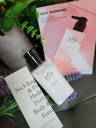 줄라이 모닝 _ JULY MORNING 줄라이모닝 하이드레이팅 퍼퓸드 바디앤핸드 에멀젼 — 5점을 준 리뷰어가 2021년 9월 올린 사용 사진