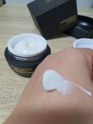 오투에니원 갈락토미세스 비타민 C 프리미엄 블랙스완 크림 50g — 5점을 준 리뷰어가 2022년 12월 올린 사용 사진