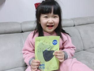 [심폐소생소] 오늘의마스크 KF94 소형 초등학생 어린이 마스크 — 5점을 준 리뷰어가 2021년 12월 올린 사용 사진