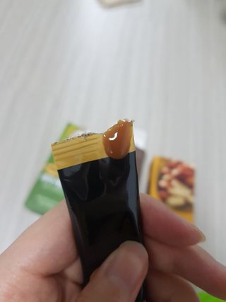 짜먹는 이지견과 짜먹는 이지아몬드, 짜먹는 이지허니피넛, 짜먹는 이지캐슈넛 각 10g X  10포 — 5점을 준 리뷰어가 2021년 2월 올린 사용 사진