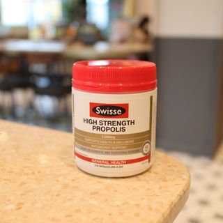 Swisse 스위스 고함량 프로폴리스 2,000mg 210정 — 5점을 준 리뷰어가 2021년 4월 올린 사용 사진