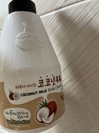 [과일나라] 피부가 마시는 코코넛우유 바디클렌저&바디로션 — 5점을 준 리뷰어가 2022년 3월 올린 사용 사진