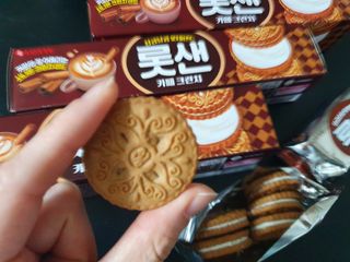 롯데제과 롯샌 카페크런치 — 5점을 준 리뷰어가 2021년 10월 올린 사용 사진