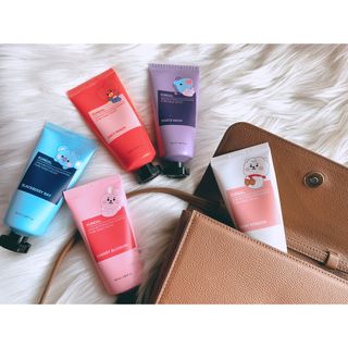 쿤달 BT21 시어버터 앤 마카다미아 퓨어 핸드크림 50ml 7구 기프트 세트 — 5점을 준 리뷰어가 2021년 3월 올린 사용 사진