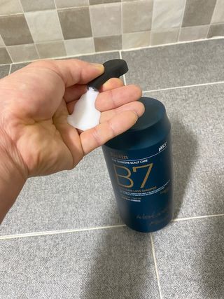 [포레스트스토리] 탈모증상완화 샴푸 1,000ml — 5점을 준 리뷰어가 2022년 6월 올린 사용 사진