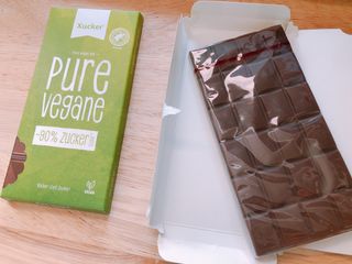 당류2g 자일리톨로 단맛을낸 슈카 퓨어비건 무설탕초콜릿 Xucker vegan 2개입 — 5점을 준 리뷰어가 2021년 4월 올린 사용 사진