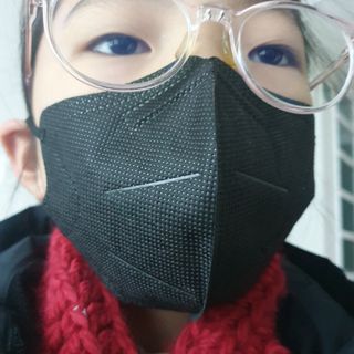 [심폐소생소] 오늘의마스크 KF94 소형 초등학생 어린이 마스크 — 5점을 준 리뷰어가 2022년 1월 올린 사용 사진