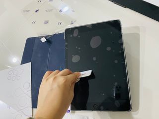 아클리브 Premium 항균 항바이러스 액정 보호필름(iPad) — 4점을 준 리뷰어가 2022년 9월 올린 사용 사진