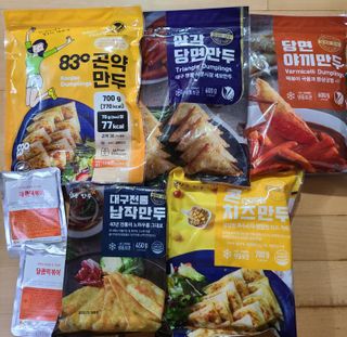 (주)성경순만두 곤약만두.콘치즈만두,삼각당면만두,당면 야끼만두,대구전통 납작만두,떡뽁이 매콤소스,달콤소스 — 5점을 준 리뷰어가 2023년 4월 올린 사용 사진