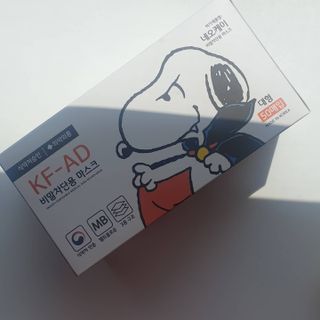 JHWORLD 스누피 마스크 정품 스누피 KF-AD 국내 비말차단 아동용 성인용 일회용 덴탈마스크 50매 — 5점을 준 리뷰어가 2021년 8월 올린 사용 사진