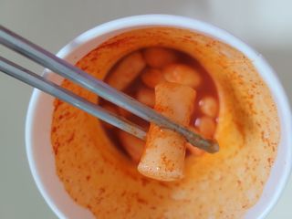 유비쿡 컵떡볶이 매운컵떡볶이2개/ 짜장컵떡볶이 2개  총 4개세트 — 4.5점을 준 리뷰어가 2021년 3월 올린 사용 사진