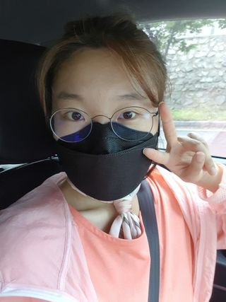 에버그린 순면 끈조절 KF80 마스크 - 화이트/블랙 컬러 대형 - 10매 — 3점을 준 리뷰어가 2021년 6월 올린 사용 사진