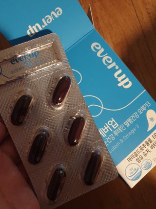 [몸엔용] 에버업 멀티비타민&미네랄, 눈건강 루테인 혈행건강 오메가3, 면역 프로바이오틱스 3종 택1 — 5점을 준 리뷰어가 2022년 4월 올린 사용 사진