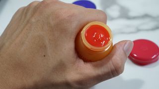 [후르디아] 올리브영 꿀과즙 립밤 2종 (블루베리/석류) — 5점을 준 리뷰어가 2021년 11월 올린 사용 사진
