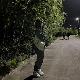 MAPLESYRUPFACTORY 메이플 피그먼트 맨투맨 8.COL — 4.5점을 준 리뷰어가 2023년 4월 올린 사용 사진
