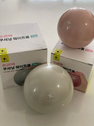 트라택 쿠셔닝 웨이트볼 0.5kg + 1kg SET — 5점을 준 리뷰어가 2022년 5월 올린 사용 사진