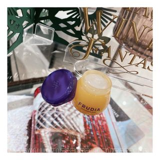 틱톡 [후르디아] 튼입술해결템 올리브영 블루베리 하이드레이팅 허니 립밤 — 5점을 준 리뷰어가 2023년 12월 올린 사용 사진