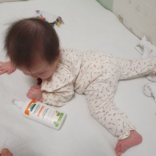 알레바 내츄럴 데일리 수딩 모이스처라이저럴 아기 로션 — 5점을 준 리뷰어가 2021년 2월 올린 사용 사진