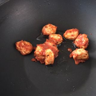 굽네몰 [굽네] 소스가 맛있는 닭가슴살 한입 볼 2종 8팩 — 5점을 준 리뷰어가 2021년 3월 올린 사용 사진