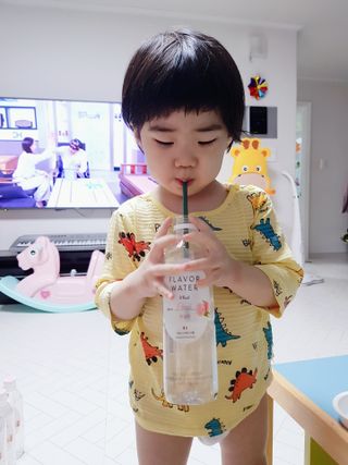 아쿠아스 플레이버워터 [아쿠아스] 제로칼로리 플레이버워터 복숭아/청포도 1BOX 20개입 — 4점을 준 리뷰어가 2021년 4월 올린 사용 사진