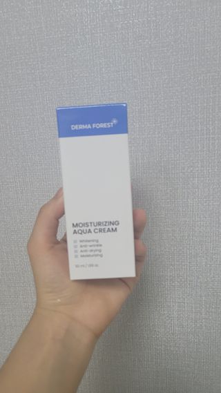 더마포레스트 모이스처라이징 아쿠아크림 / 수분크림 히알루론산 펩타이드 보습 미백 주름개선 — 4점을 준 리뷰어가 2021년 6월 올린 사용 사진