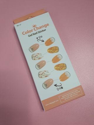 [네일가게] 햇빛에 닿으면 색이 변하는 신기한 햇살 반전 네일스티커_B — 4점을 준 리뷰어가 2021년 8월 올린 사용 사진