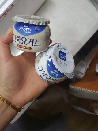 매일바이오 그릭요거트 오리지널 플레인 4개, 로스터리 커피믹스 4개 — 5점을 준 리뷰어가 2021년 12월 올린 사용 사진